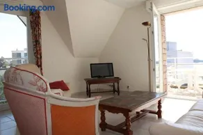 521 - Bel appartement avec balcon vue mer à Erquy en bordure de la plage du centre et à 300m des commerces - Image 3