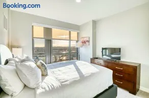 Gorgeous Apt Near Restaurants - Image 3