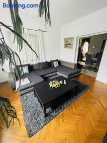 LakePark Garden Villa with swimming pool & park - Image 4