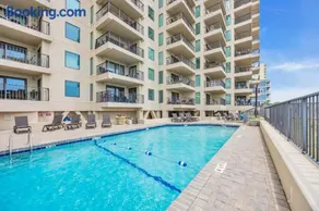 Oceanfront w Stunning Views Amenities Galore - Image 3