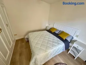 Apartamento DENTRO DE MURALLA y PARKING GRATUITO en pleno centro - Image 2