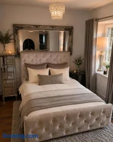 Stunning 1 bed annexe in a Victorian House - Image 3