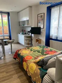 Appartement entier, 2 personnes, rez de chaussée, terrasse vue montagne, sur GR10 - Image 4