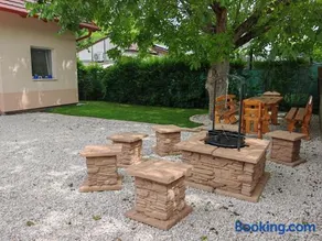 Napsugár Vendégház Velence - Image 4