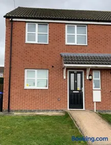 Kirkby House, 3 bedroom, sleeps up to 7 with sofa bed, holiday, corporate, contractor stays - Image 5