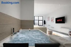 Le Sweet - By BEST KEYS - Suite Design avec Spa Privatif Balnéo - Centre-Ville - Lit Queen Size - Smart TV Netflix - Ambiance Romantique - WiFi Fibre - Check-in Autonome - Image 1