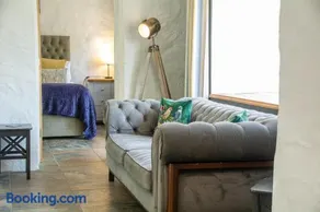 Coach House - Image 4