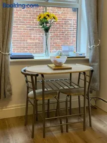 Hidden Gem Cottage, Driffield - Image 2