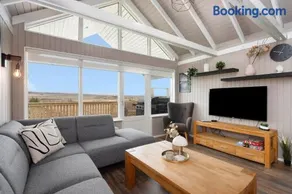 Scenic 3BR Summerhouse w HotTub Near Golden Circle - Image 4