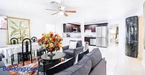 Family-Friendly Beach Home in West Palm Beach, FL - Image 2