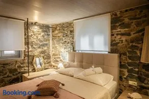 PETRA'S HOUSE - Image 2