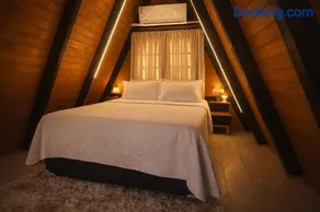 Cabana A Frame Romantica com Banheira e Vista - Image 2