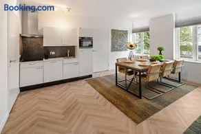 Prestige XL Full-home near city center and Park - Image 4