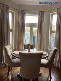 Glenesk Flat 2 with private courtyard - Image 5