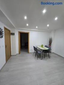 Modernes-Stadt-Apartment - Image 2