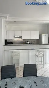 Le Familial Grand T3 Lumineux Wifi Fibre & Parking Privé - Image 2