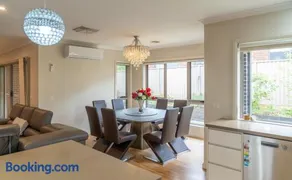 Modern Spacious 4BR Home by a 24Hour Cafe and IGA Ballarat - Image 4