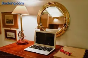 Acropolis Luxury House - Image 2