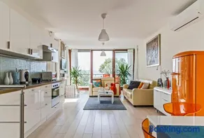Panoramic Art Apartment with jacuzzi - Image 3