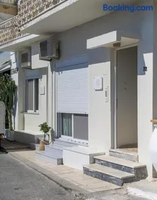 Ethereal Apartments By The Sea- Central & Cozy Stay - Image 3