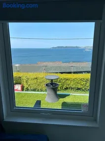 Bovisand Beach Area Chalet, 2-Bed Sea View with Gated Parking & BBQ - Image 4