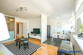 Hendrix Bridge Apartment - Image 2