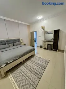 شقق عائلية ثلاث غرف وحمامين وصاله ونت مجاني - Image 3