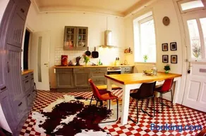 Großzügige Altbauwohnung in Bestlage - Image 2