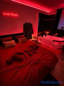 Grey's BDSM Love Room - Private Jacuzzi - Riga - Image 3