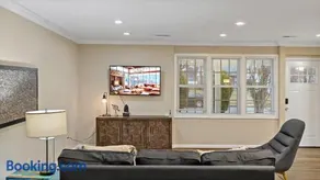 Entertaining 5 Bedrooms Luxury DC Vibe - Image 2
