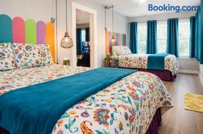 The Bluebird Cottage Style Cabin with Hot Tub near Turner Falls and Casinos - Image 3