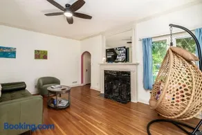 Wildflower Haven Minutes to City - Image 1