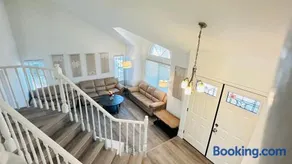 Queen Room with Private Bathroom - Image 2