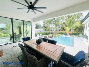 4 Bedrooms Heated Pool Spacious - Image 1
