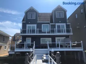 Ventnor Villa: On the Bay, 3 Blocks from Beach - Image 3