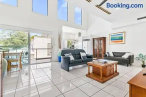 Smooth Sailing -Modern 2 Bedroom Apartment! - Image 1
