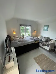 Cosy little house with sea view and great location - Image 2