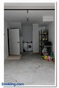 Beautiful home in Bellbird Park - Image 3