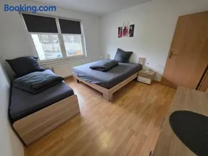 69m2 FERIENWOHNUNG mit PARKPLATZ an der Unterkunft Apartment am Zittauer Stadtzentrum Top Lage - Wohnen auf Zeit - 3 Raum Wohnung - Image 1