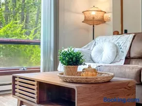 Pocono Cottage with Golf Course Hot Tub, Fire Pit Near Kalahari - Image 4