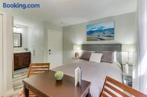 Blue Angels Room Mercer Island - Image 5