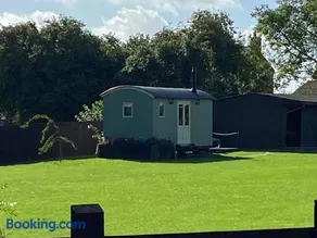 Willow Shepherd Hut - Image 2