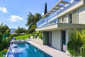 Familienorientierte charmante Villa mit Grill, Sauna und beheiztem Pool | Seeblick | Perfekt für die Arbeit von Zuhause - Image 2