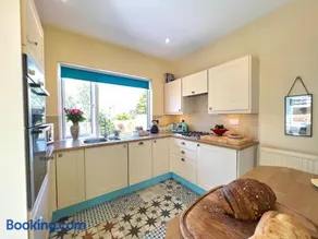 Aqua Cottage - Image 2