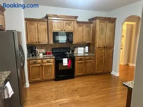 Luxury 2 Bedroom 2 Bathroom 1 half bath Condo in West Athens - Image 5