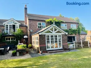 Village boutique retreat with cooked breakfast - Image 2