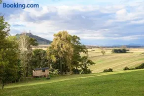 Cosy Shepherds Hut Getaway in East Lothian - Image 3