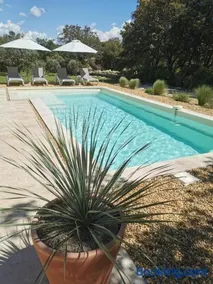 Le Fiacre entre chênes et oliviers dans le Luberon - Image 1