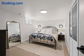 Perfect Group Stay in Cornwall 3 Bedroom and Theater Room - Image 2