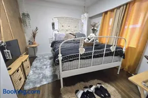Bohemian Theme Private Room near Metrotown Mall with private parking - Image 3